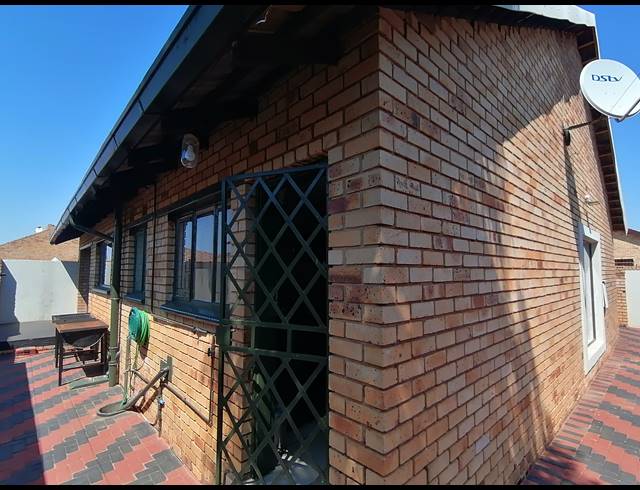 2 BEDROOM FREESTANDING FOR SALE IN KANANA
